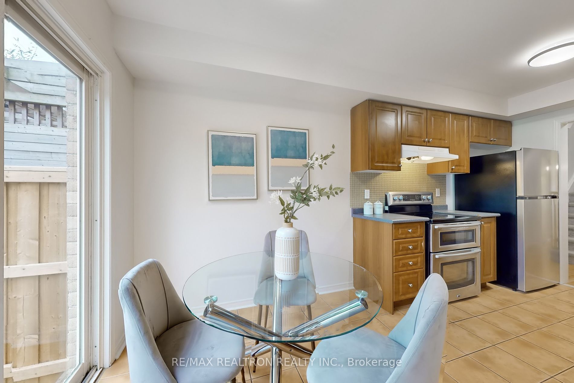 102 LOWTHER Ave