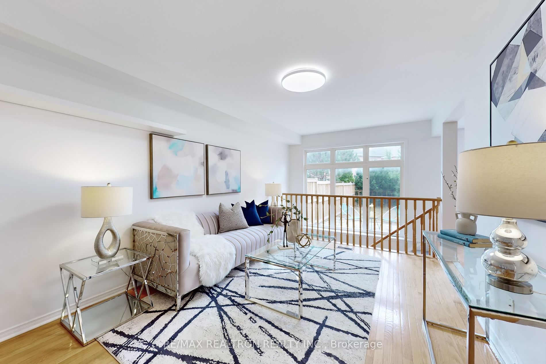 102 LOWTHER Ave