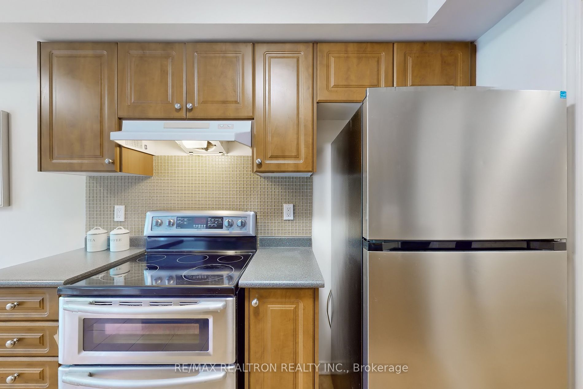 102 LOWTHER Ave