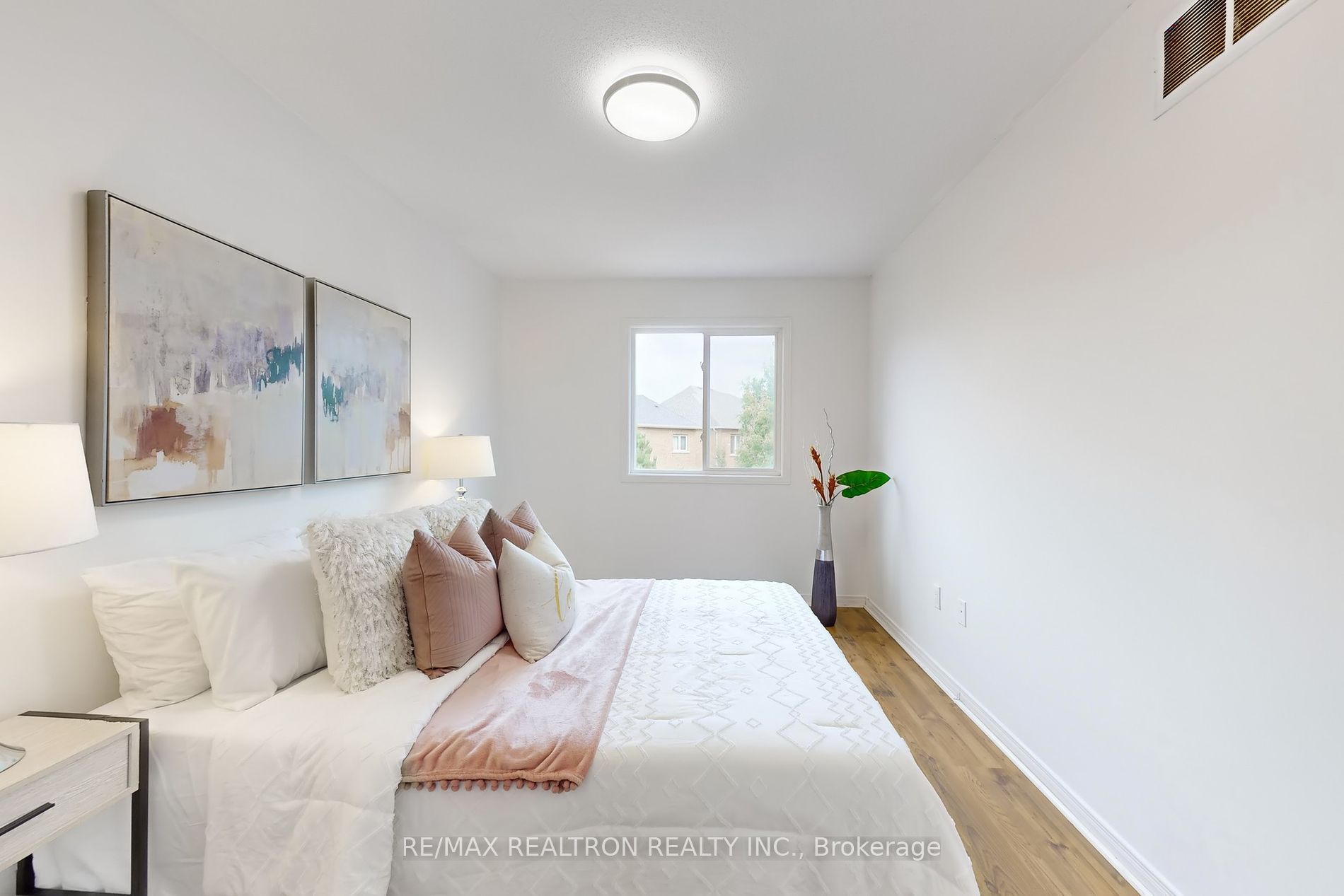 102 LOWTHER Ave
