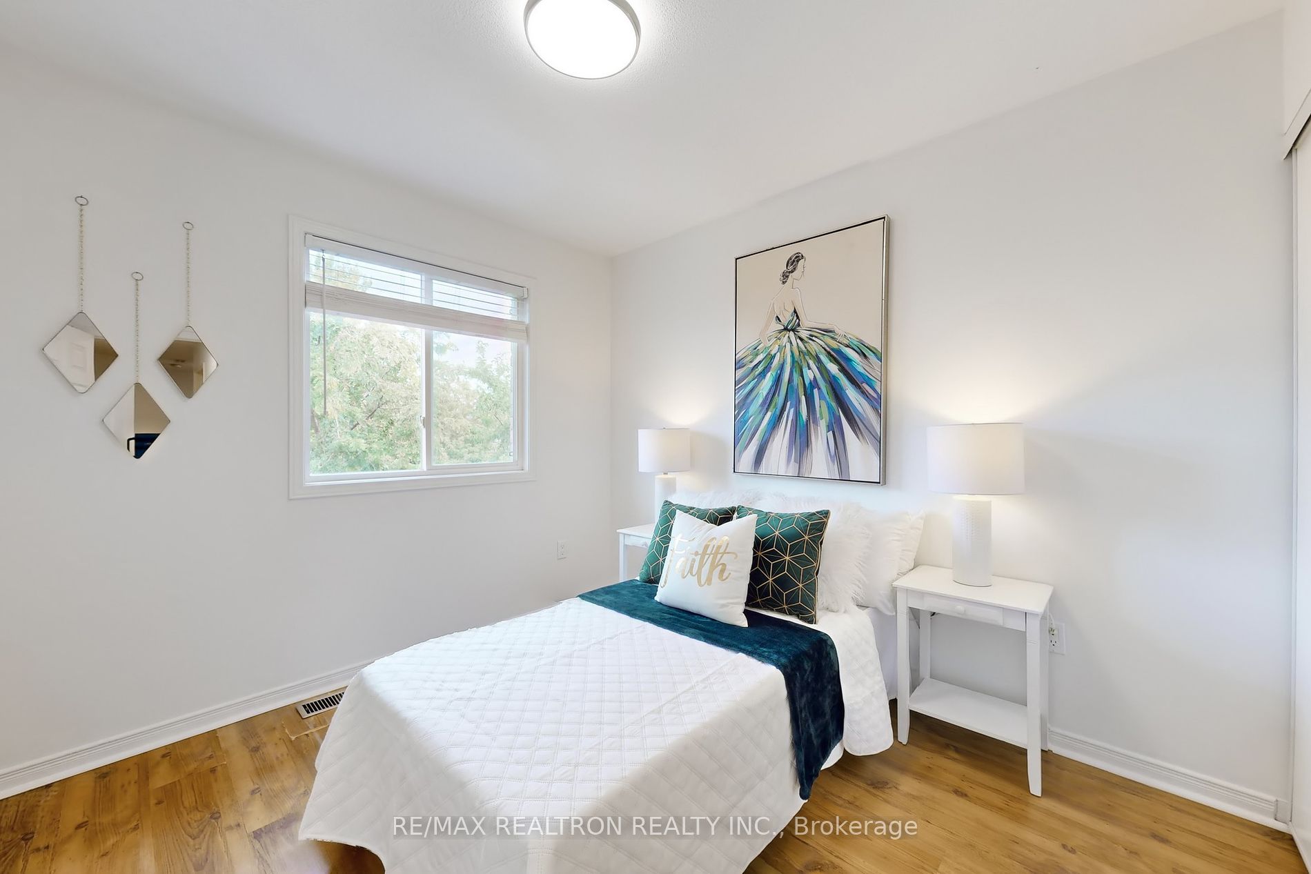 102 LOWTHER Ave