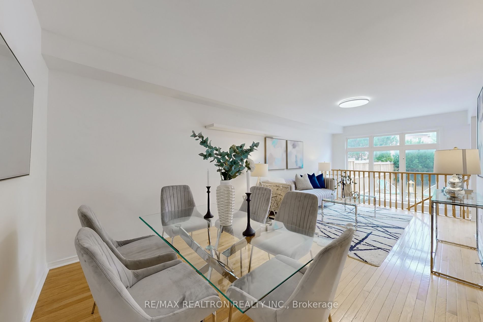 102 LOWTHER Ave