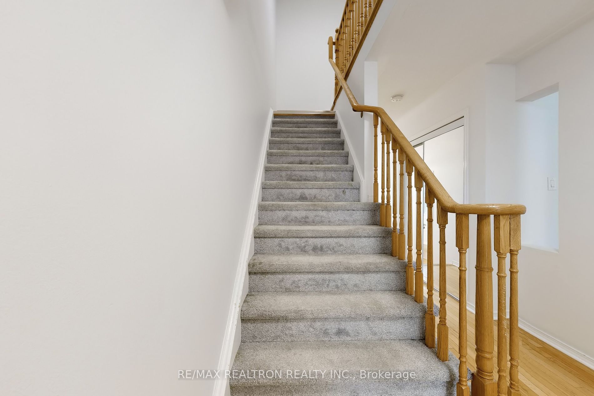 102 LOWTHER Ave
