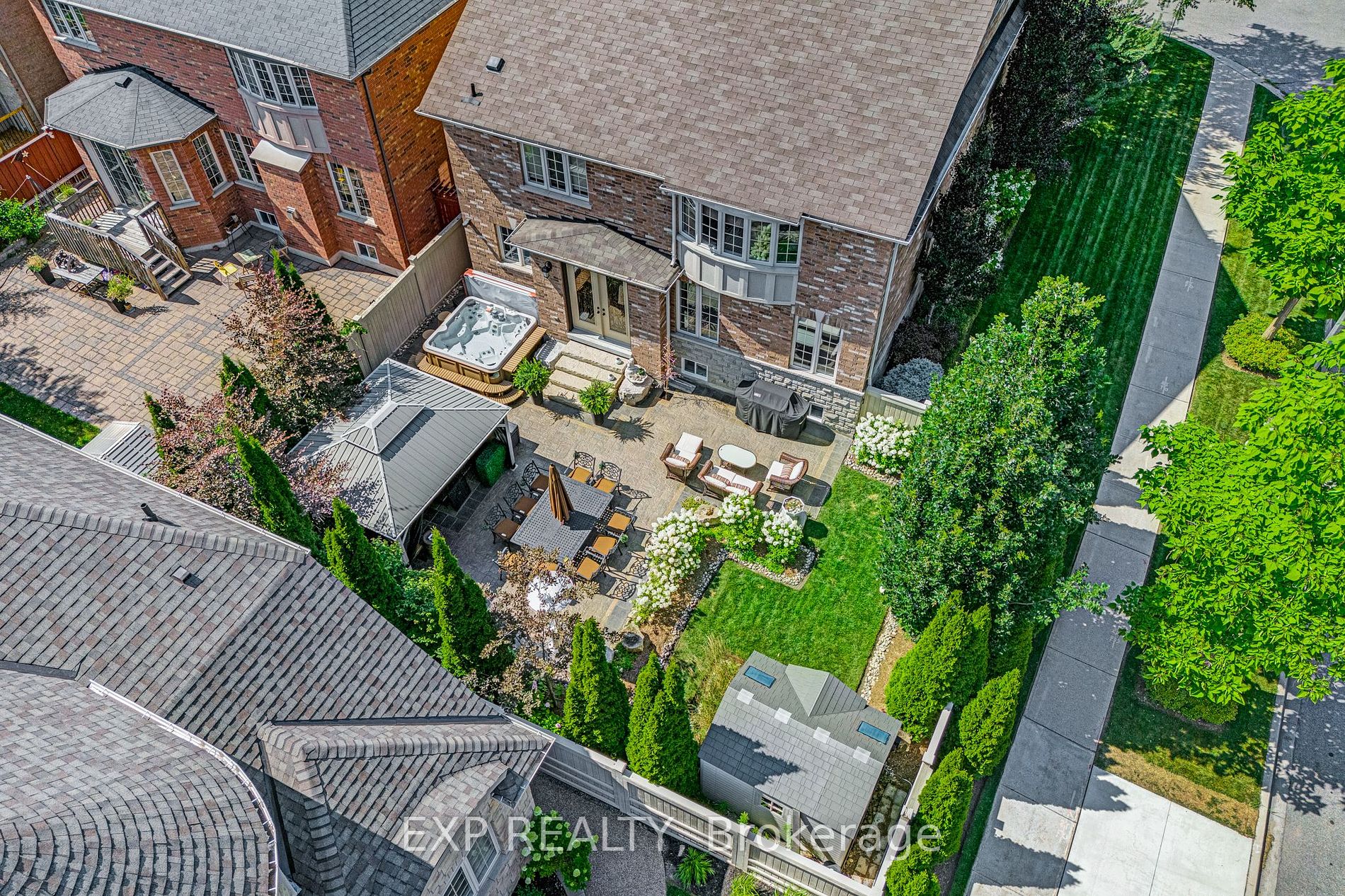 100 Glenheron Cres