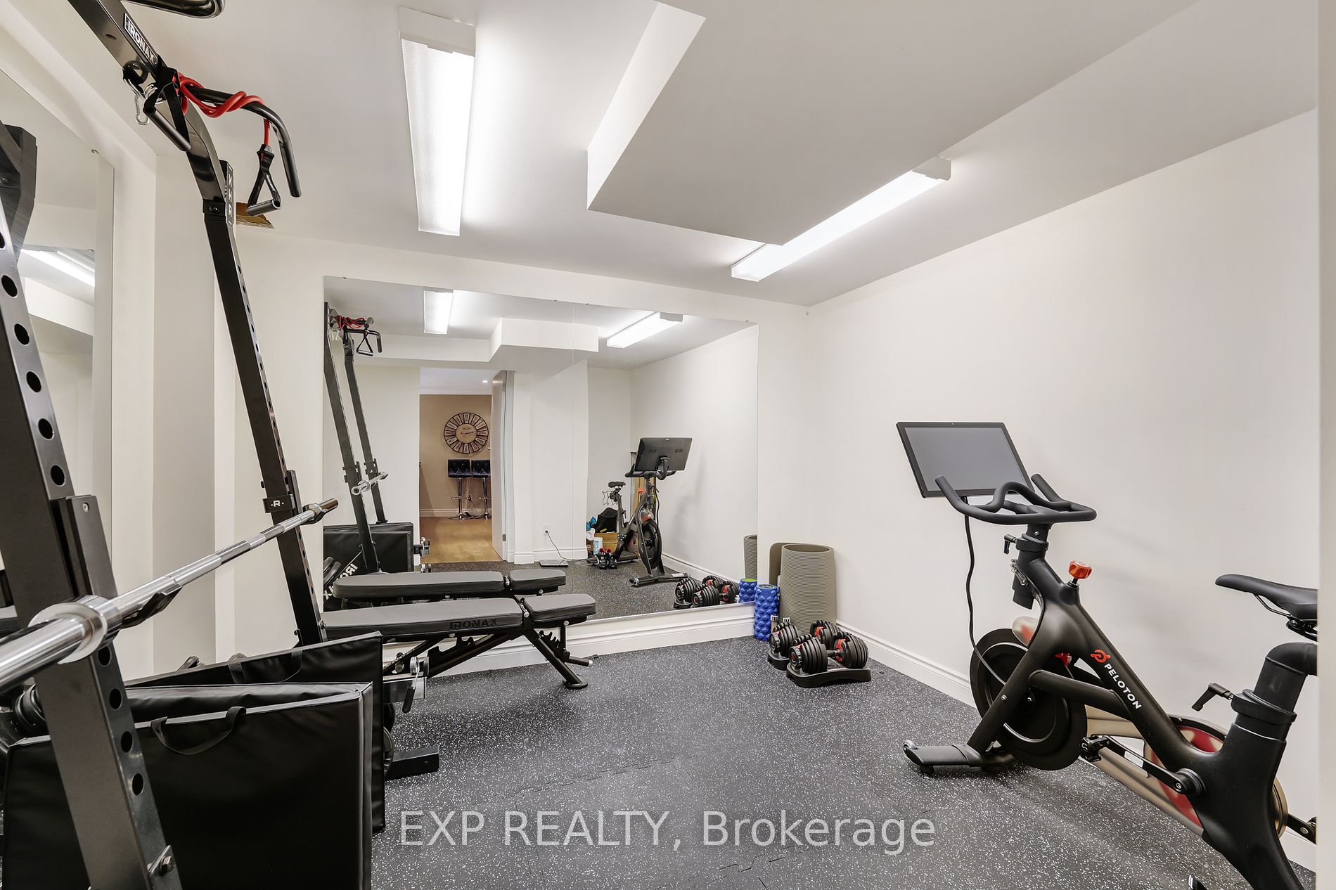 100 Glenheron Cres