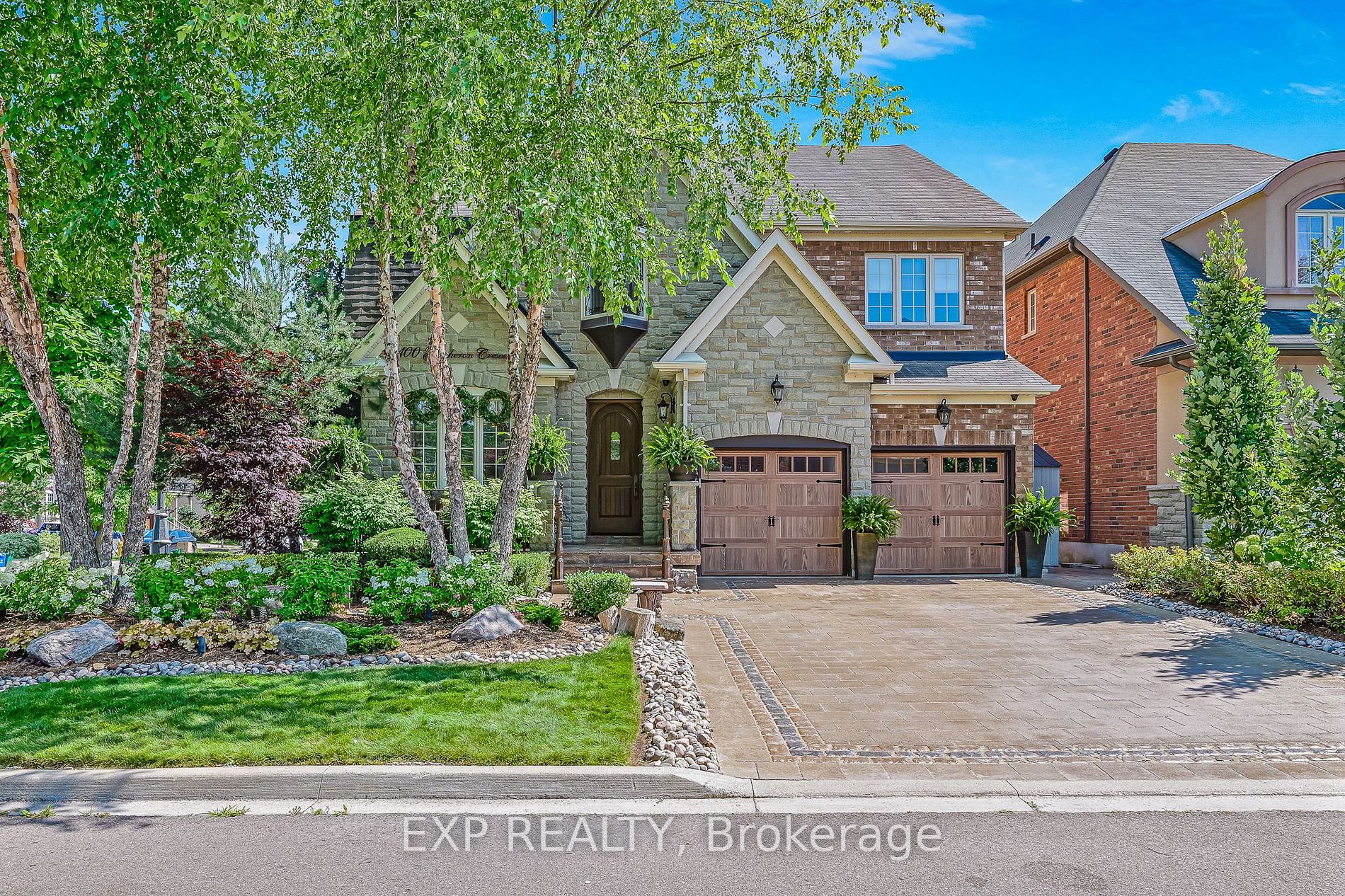 100 Glenheron Cres