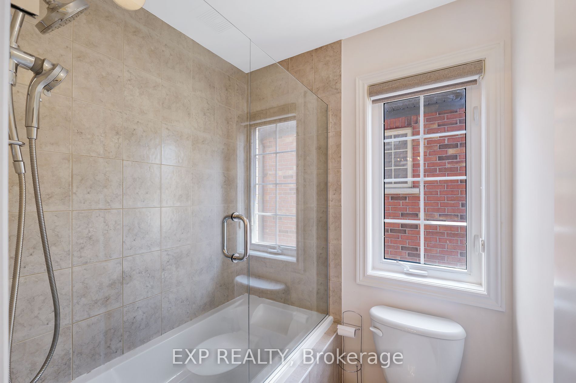 100 Glenheron Cres