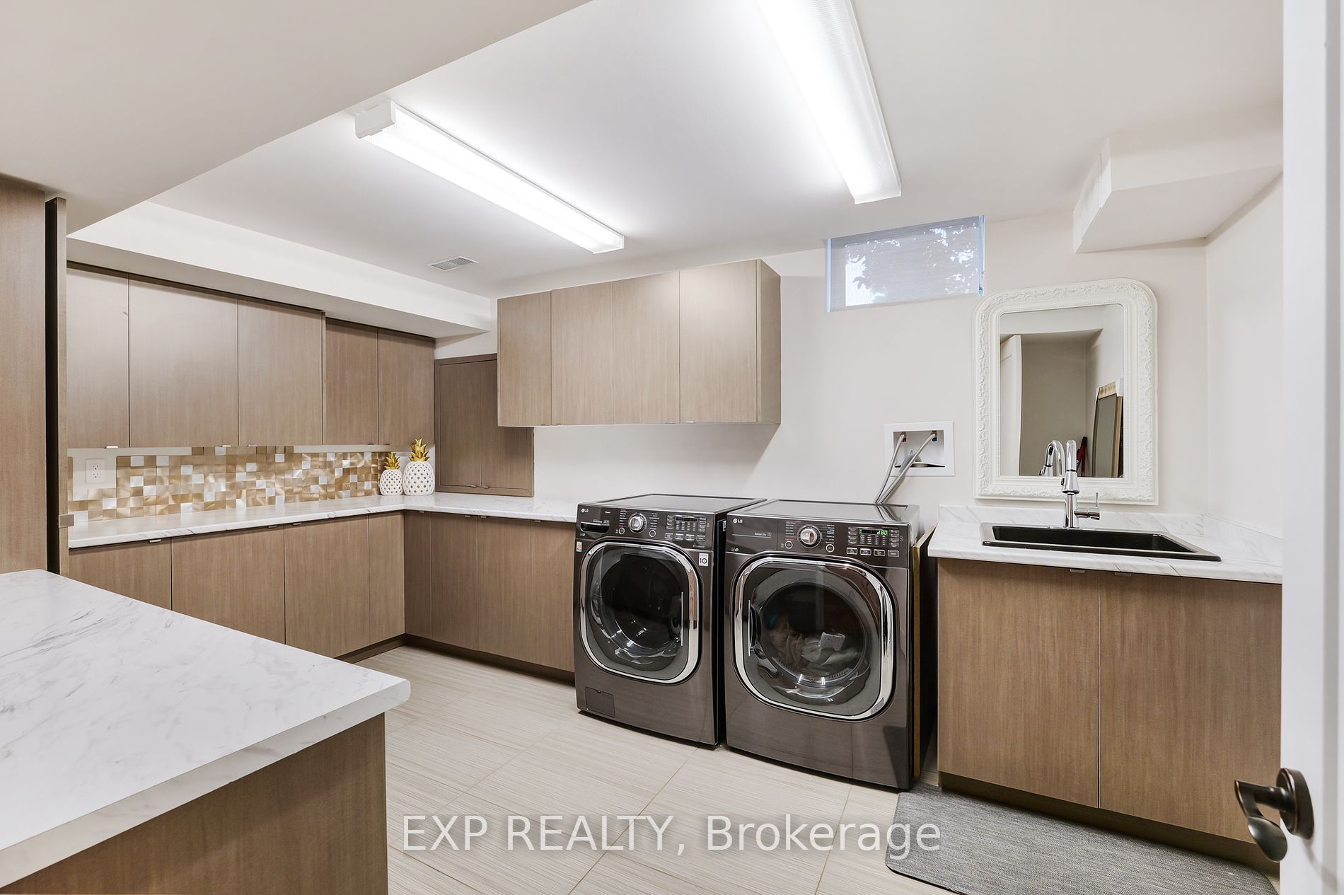 100 Glenheron Cres