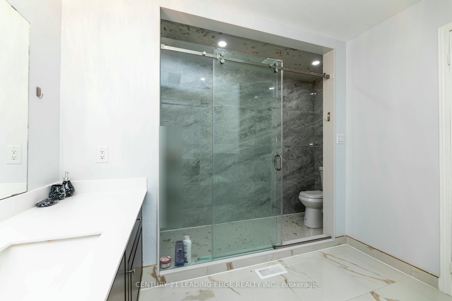 38 Roughley St