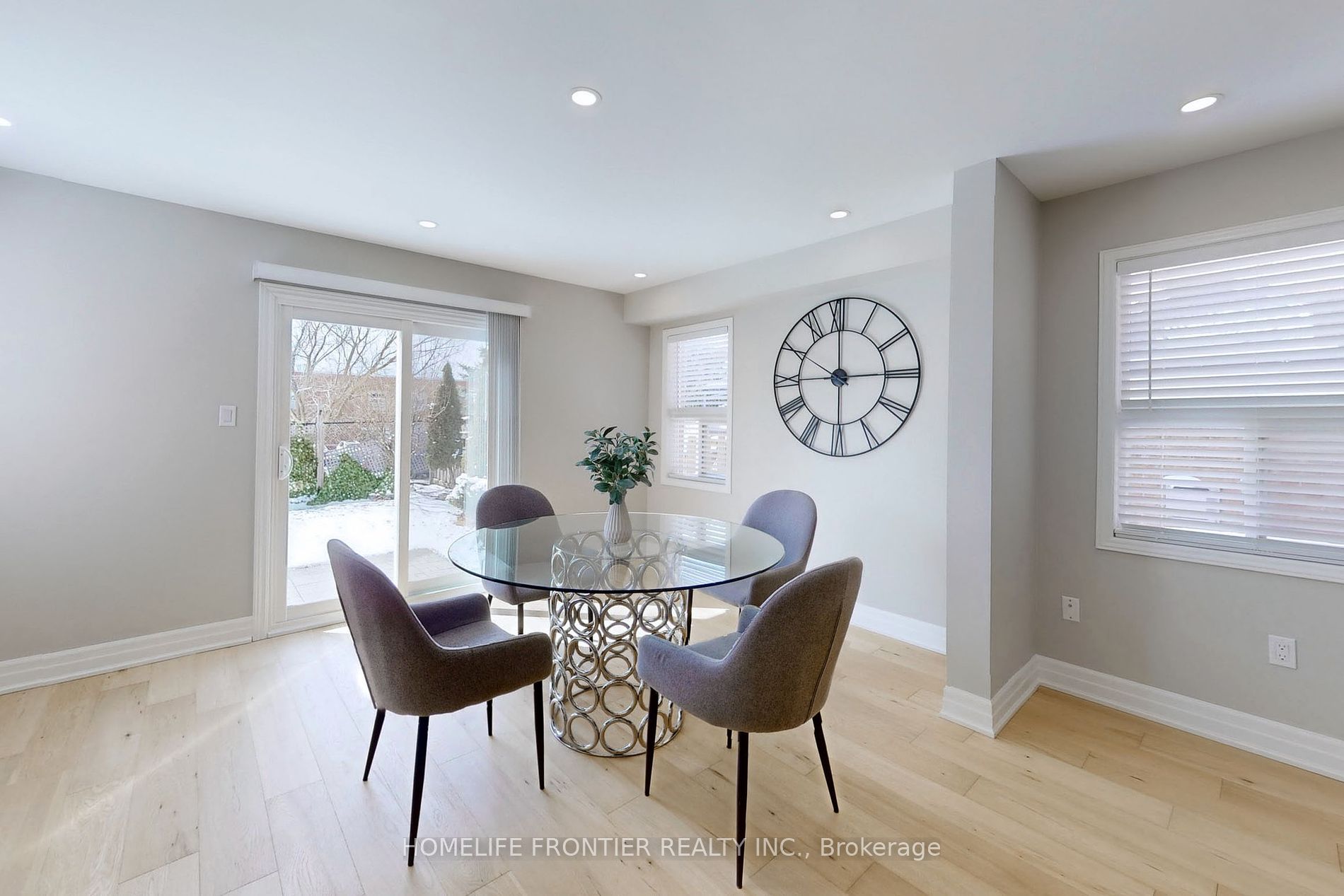 10 Delattaye Ave