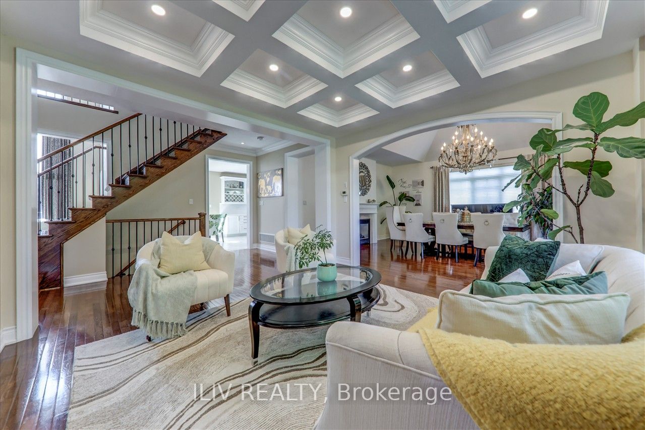 41 Country Club Cres