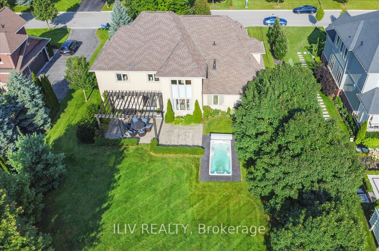 41 Country Club Cres