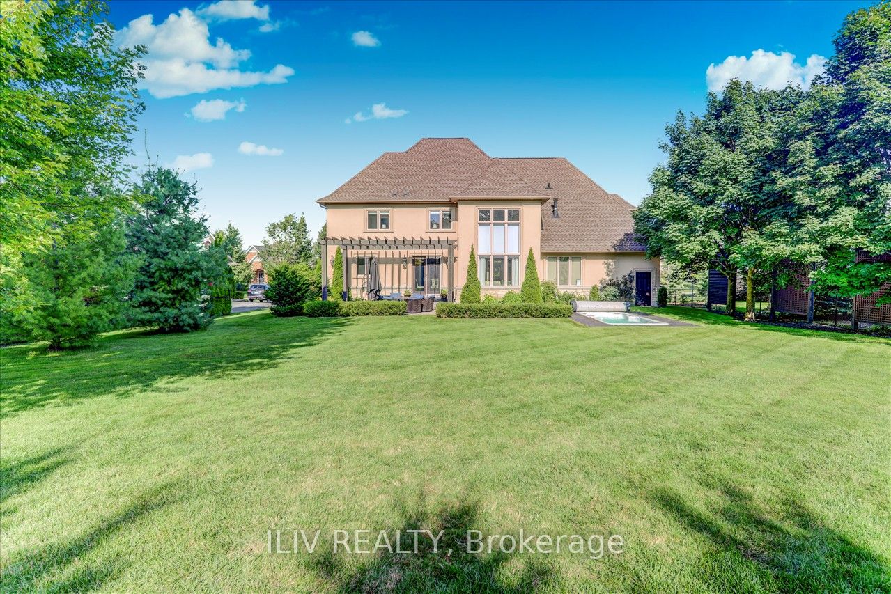 41 Country Club Cres