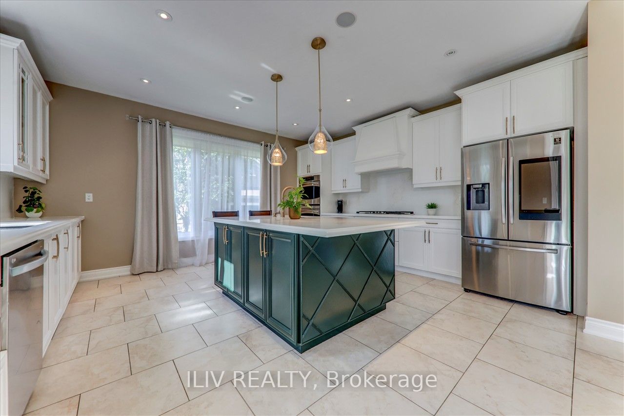41 Country Club Cres