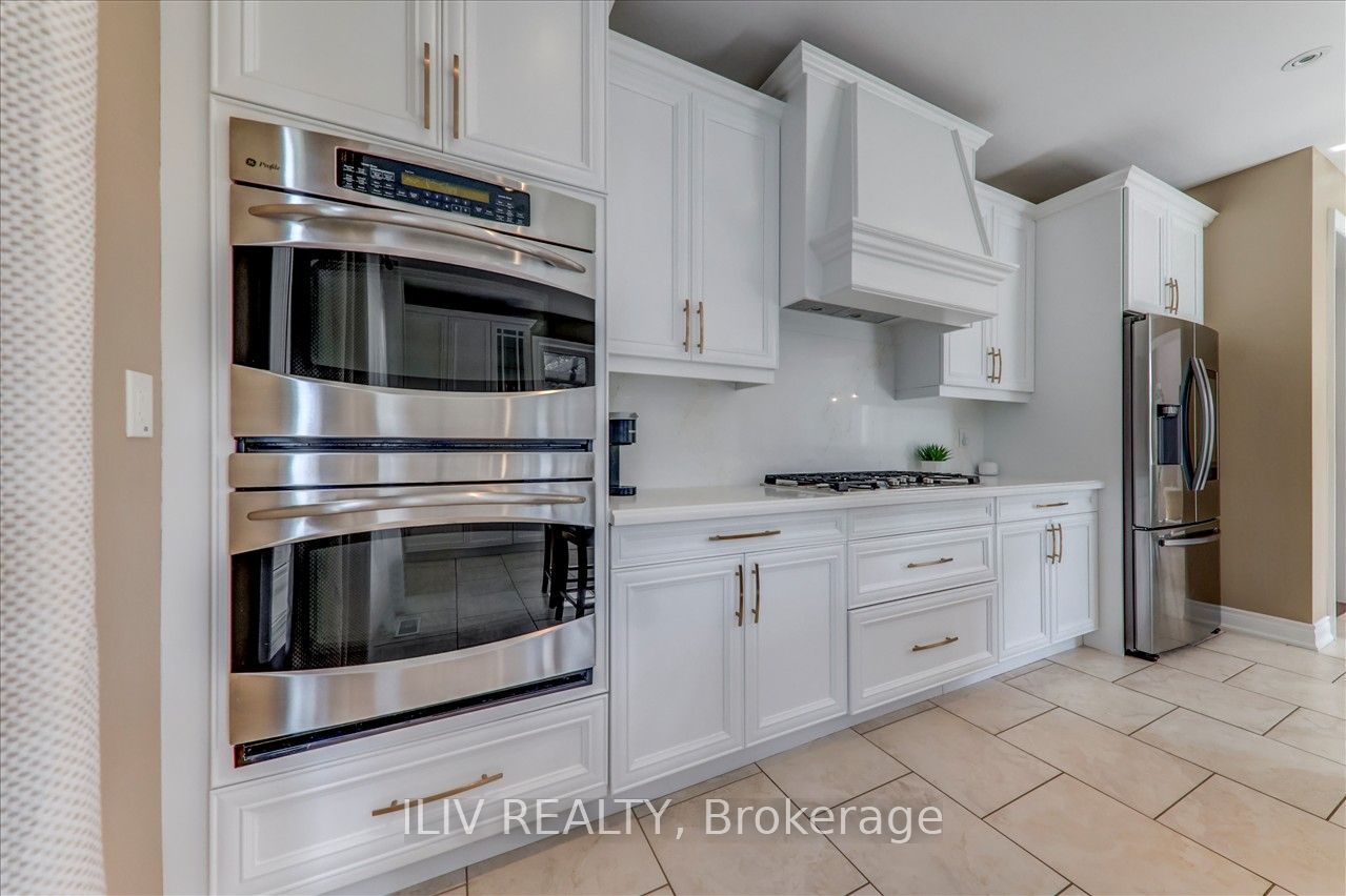 41 Country Club Cres