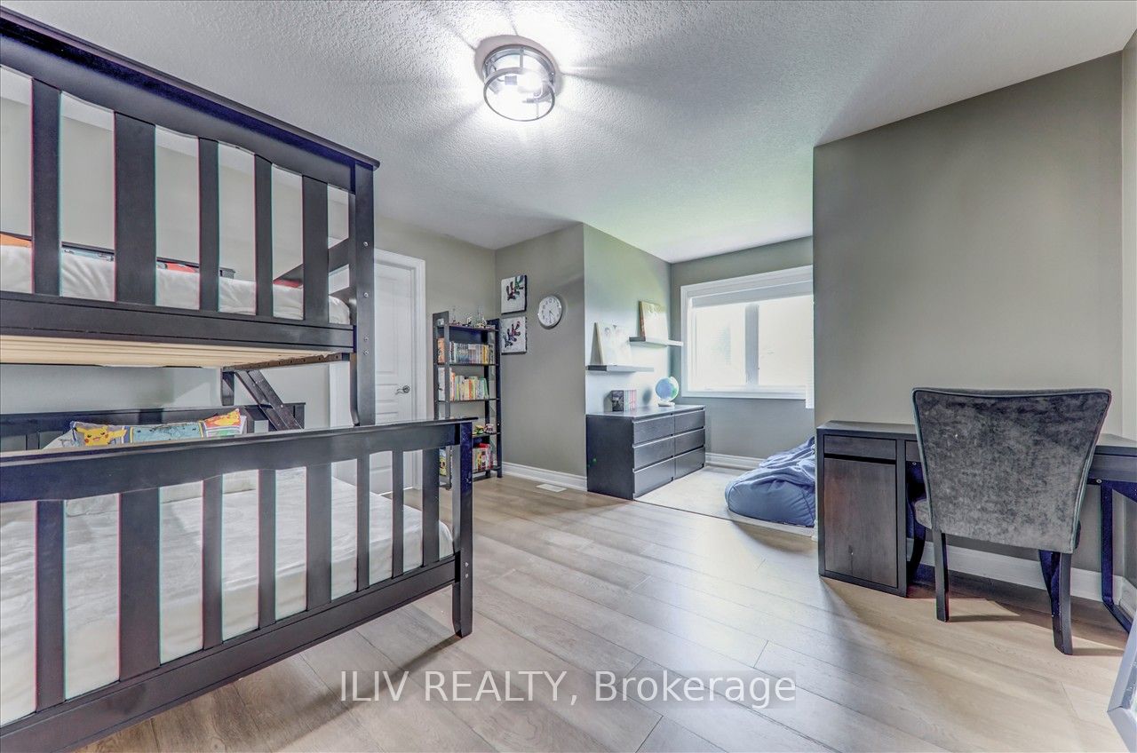 41 Country Club Cres