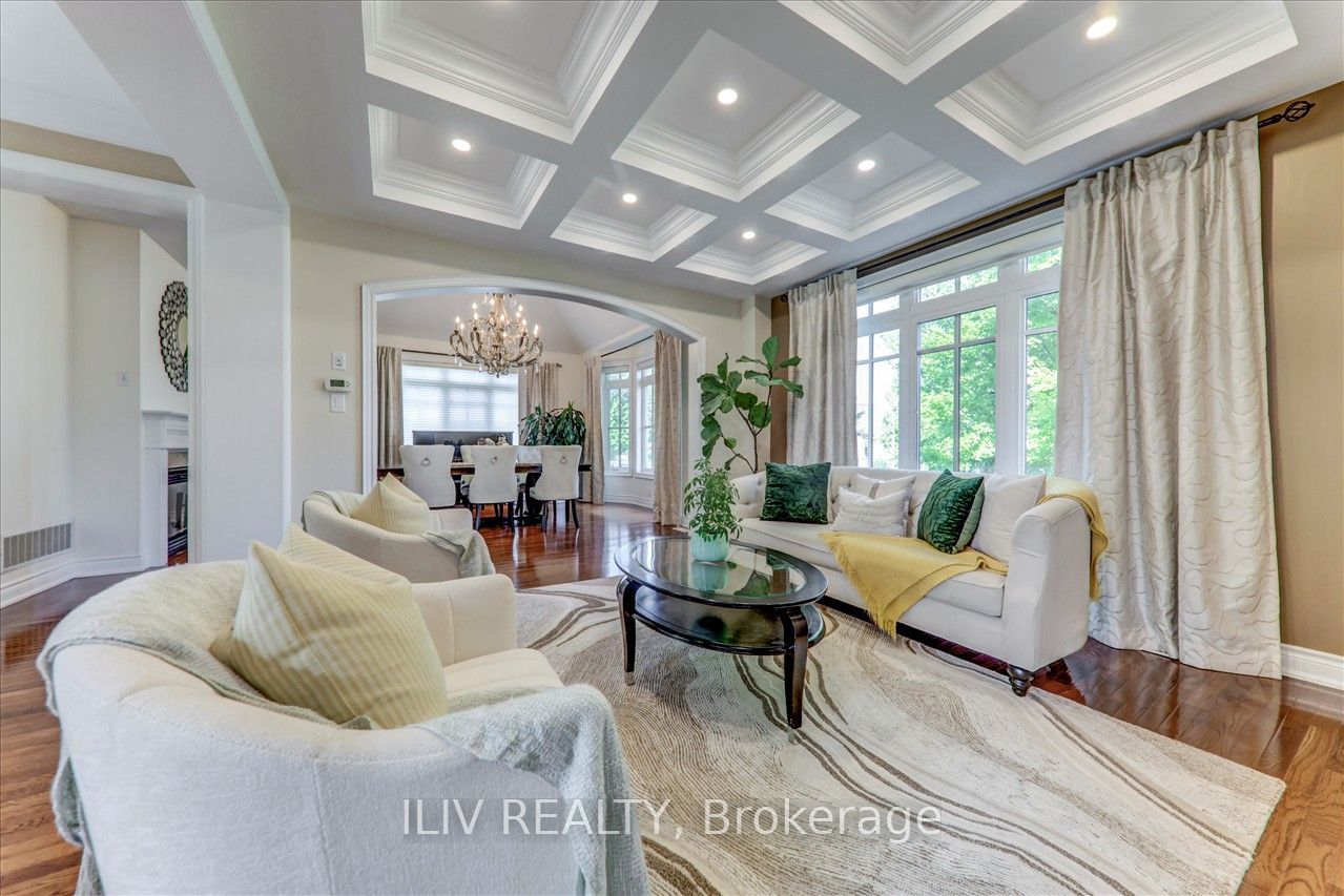 41 Country Club Cres