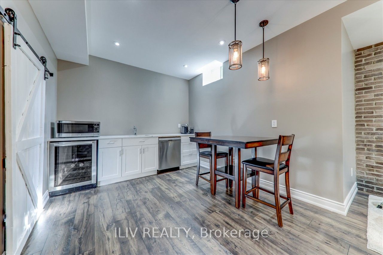 41 Country Club Cres