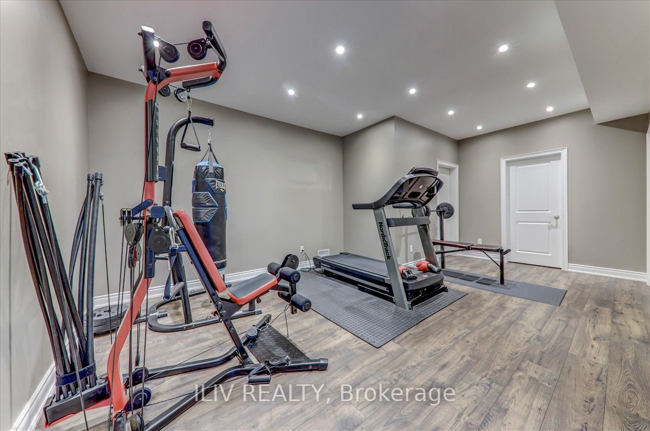 41 Country Club Cres