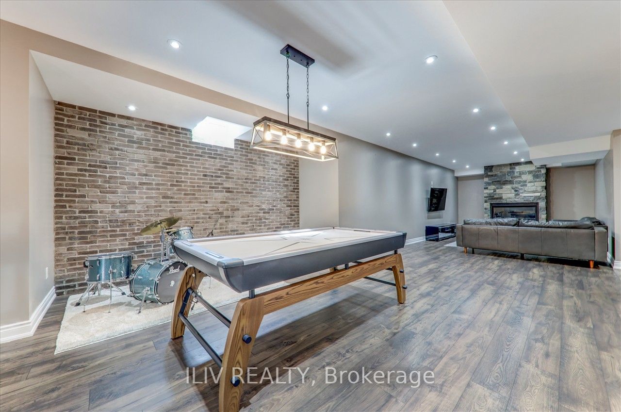 41 Country Club Cres
