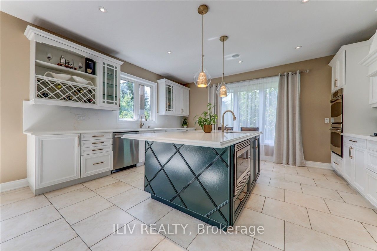 41 Country Club Cres