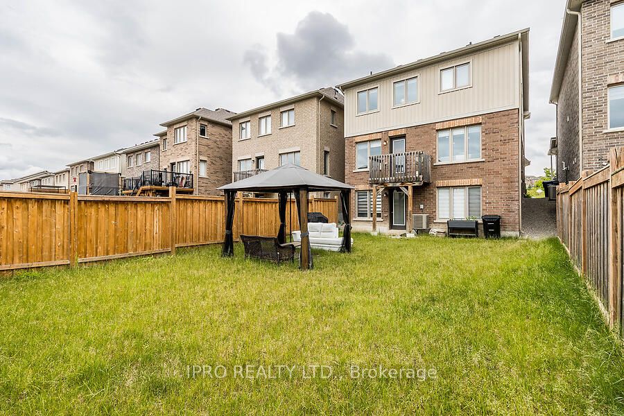 26 Willoughby Way S
