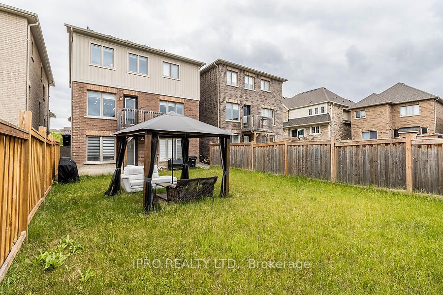 26 Willoughby Way S