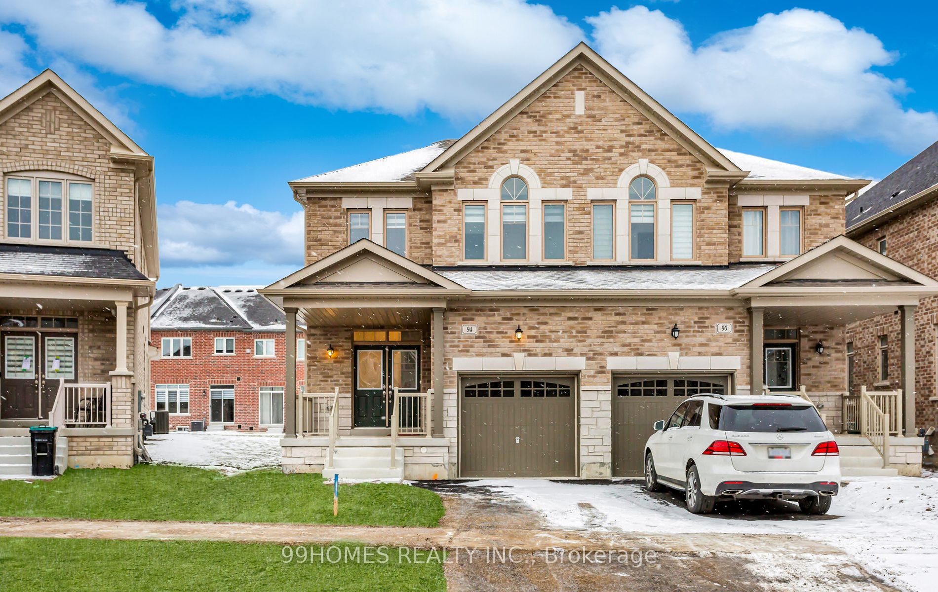 94 Ferragine Cres