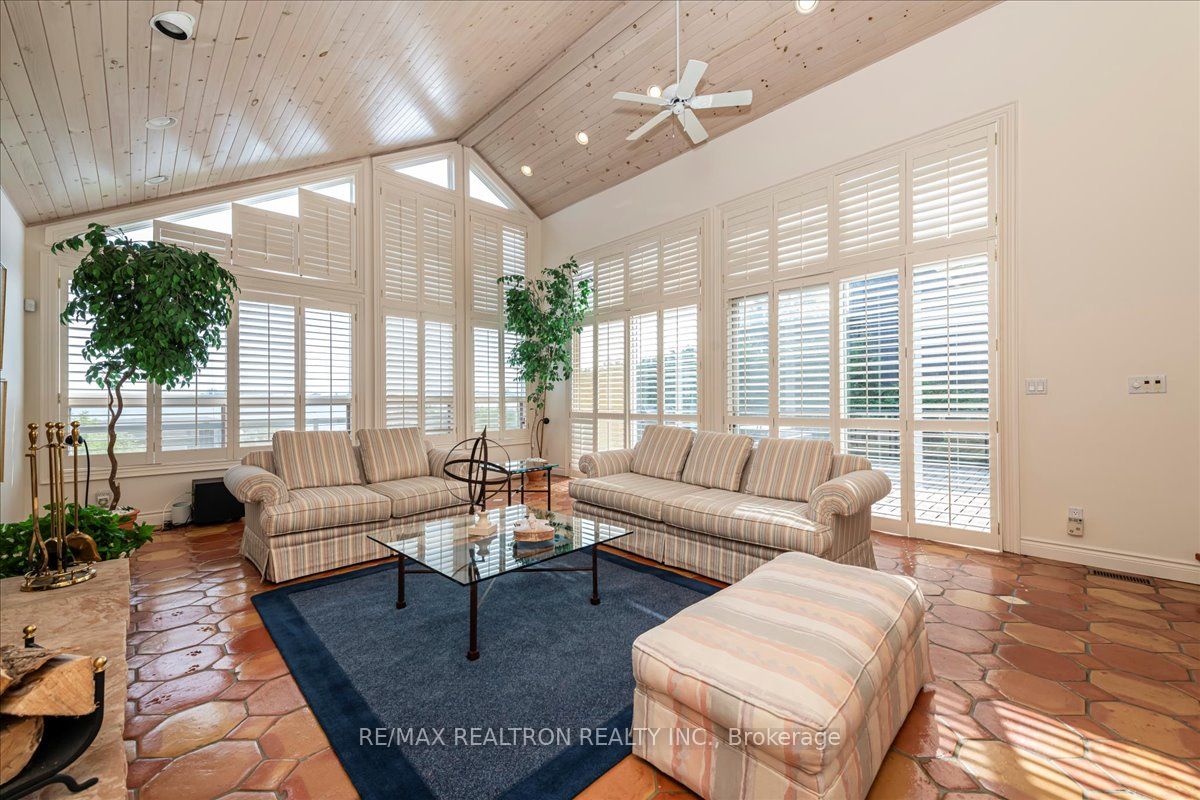 1373 Maple Rd