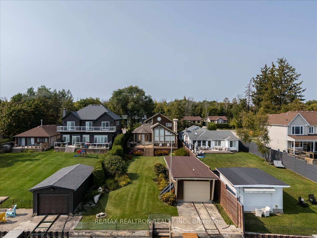1373 Maple Rd
