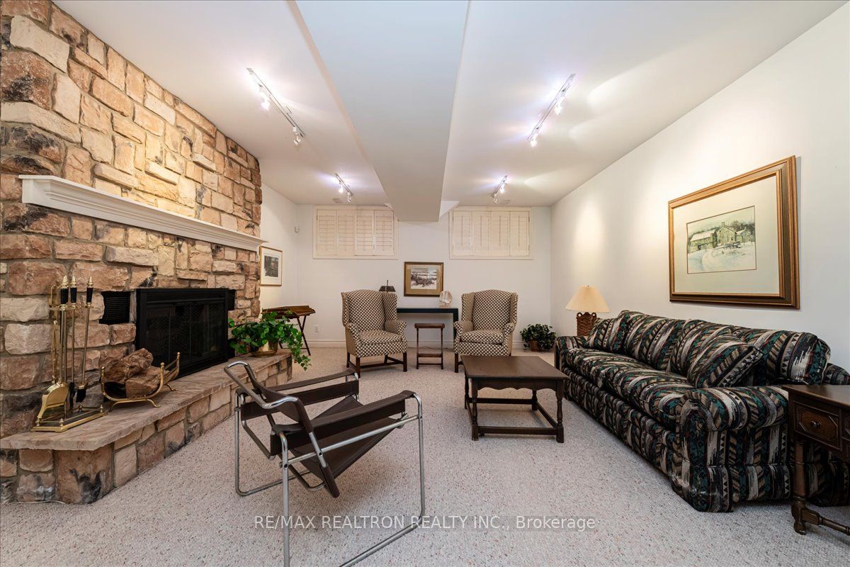 1373 Maple Rd