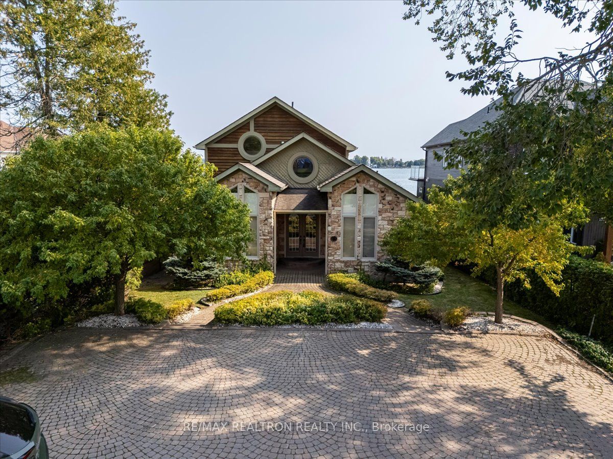 1373 Maple Rd