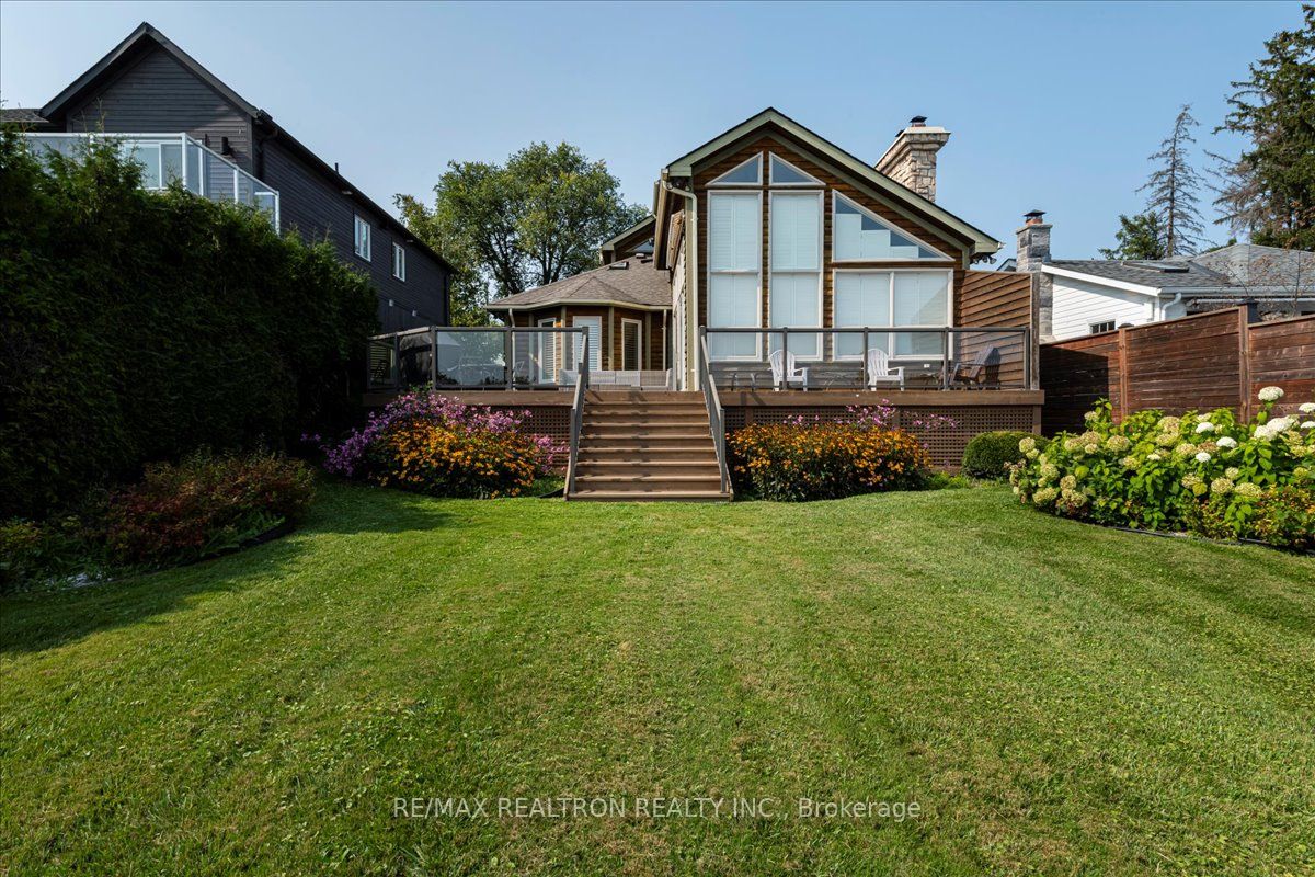 1373 Maple Rd