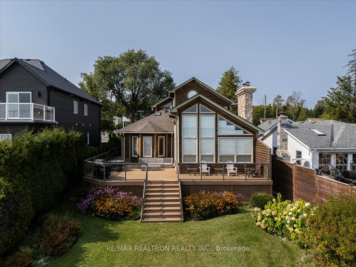 1373 Maple Rd