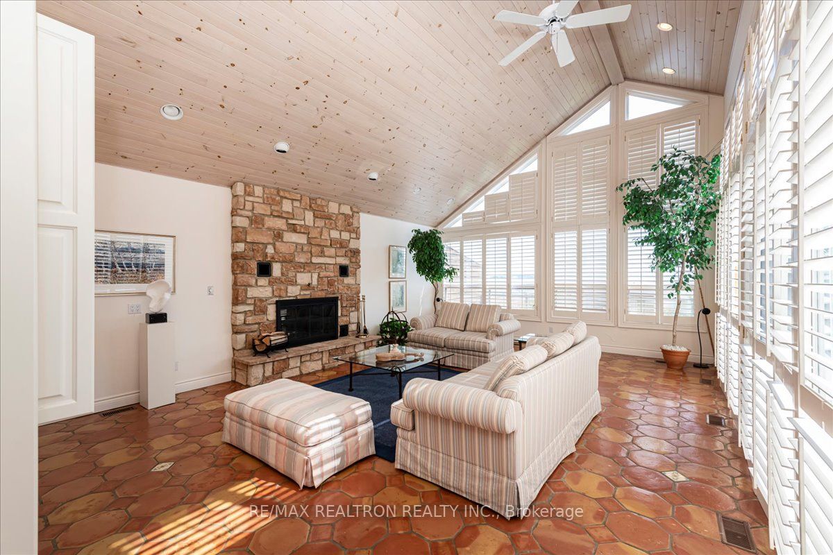 1373 Maple Rd