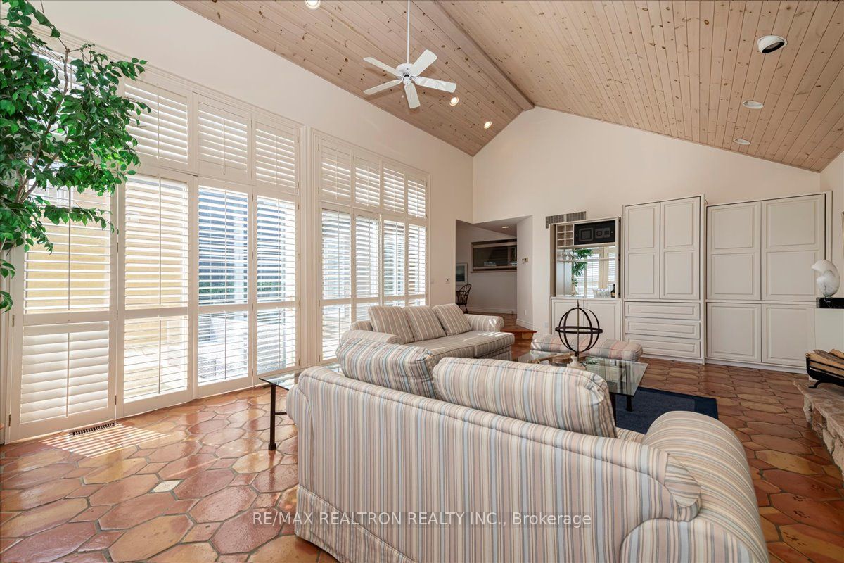 1373 Maple Rd