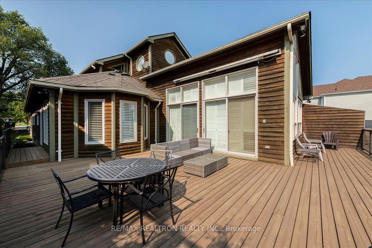 1373 Maple Rd
