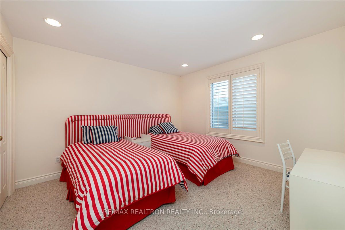 1373 Maple Rd