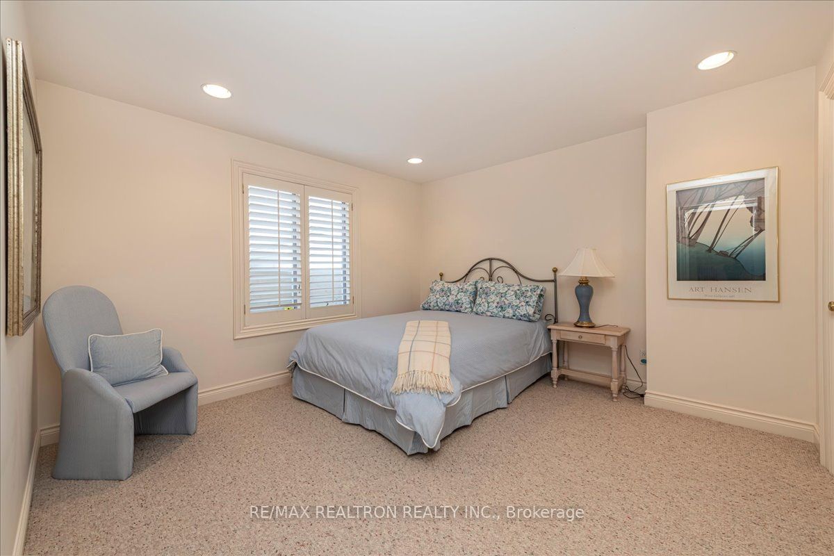1373 Maple Rd