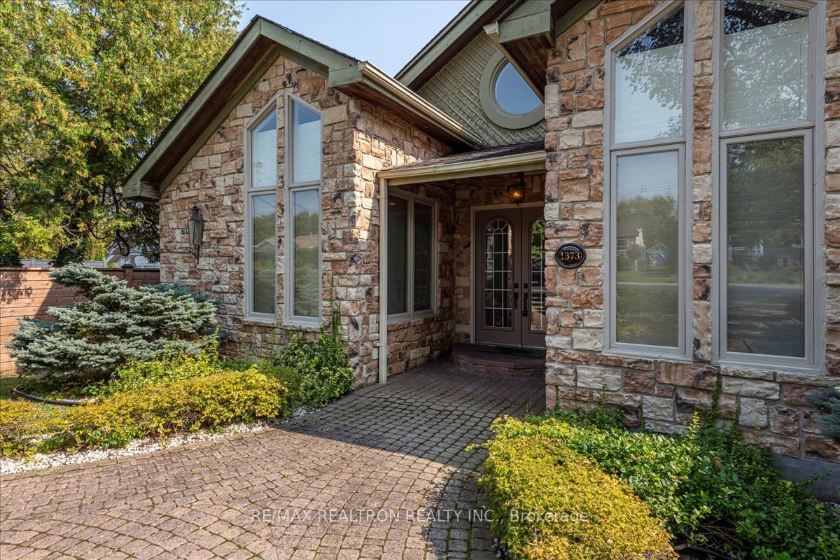 1373 Maple Rd