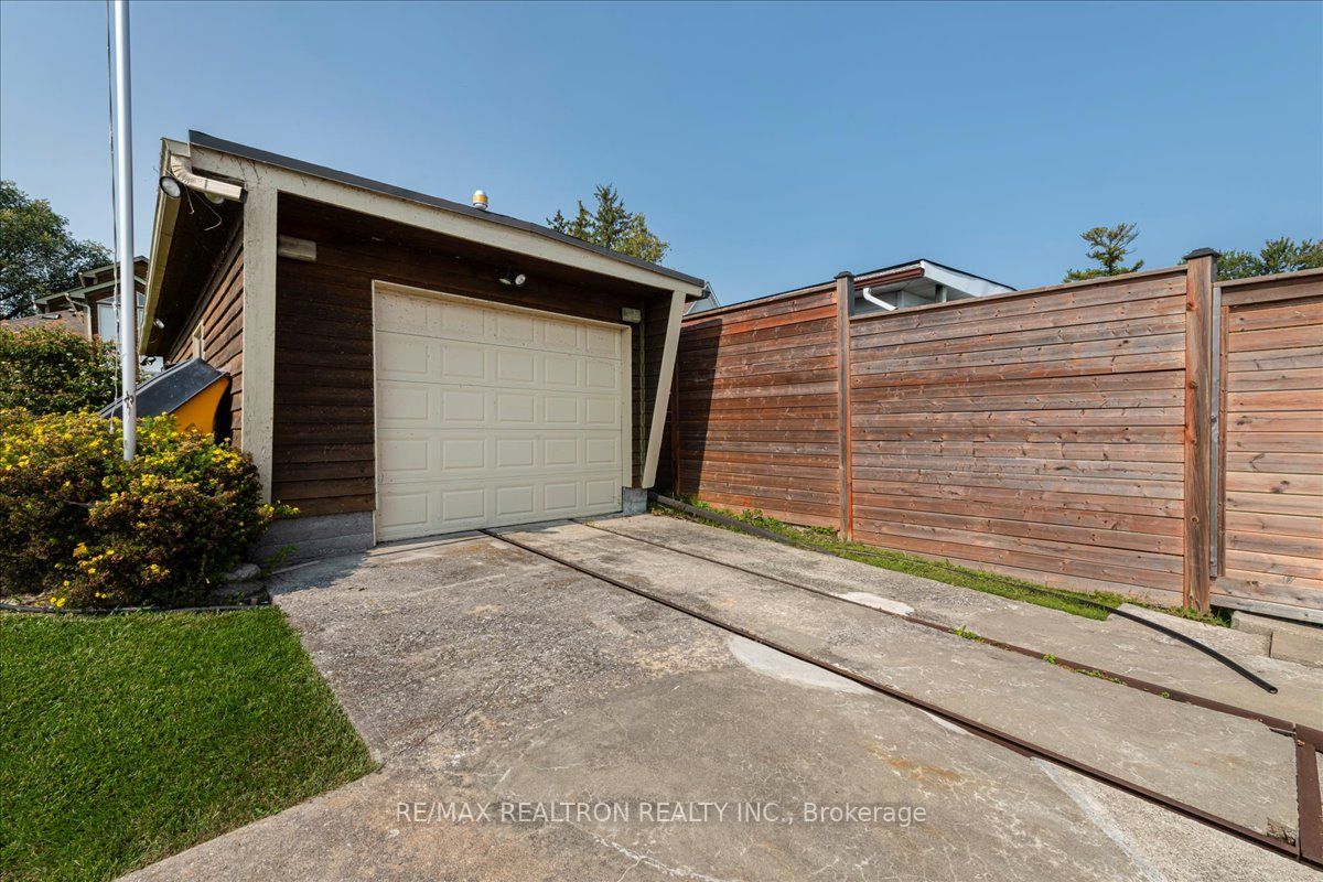 1373 Maple Rd