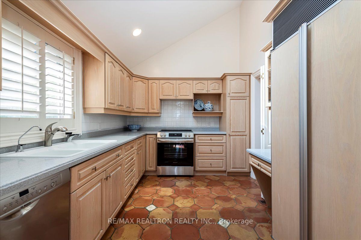 1373 Maple Rd