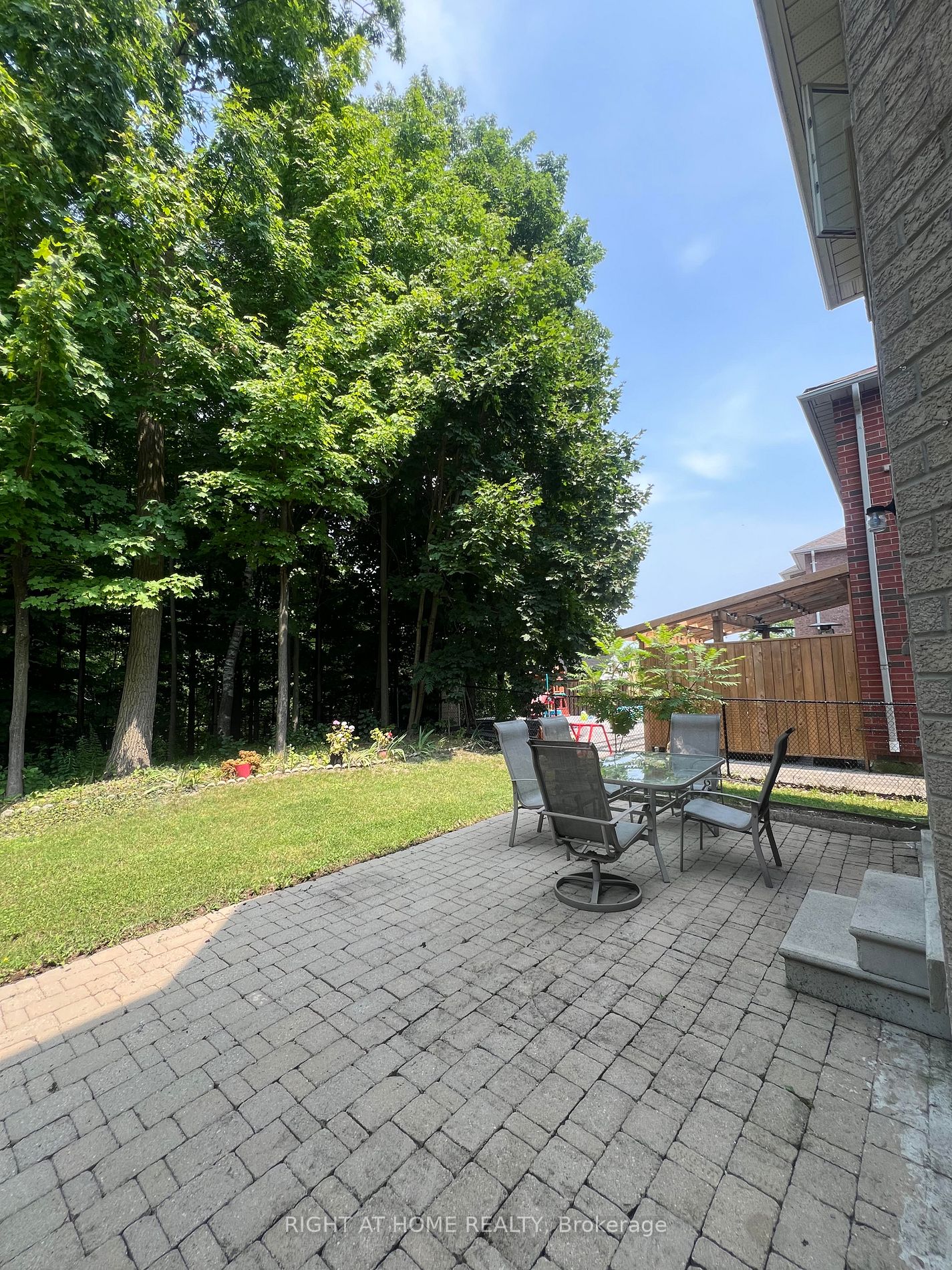 44 Canyon Hill Avenue