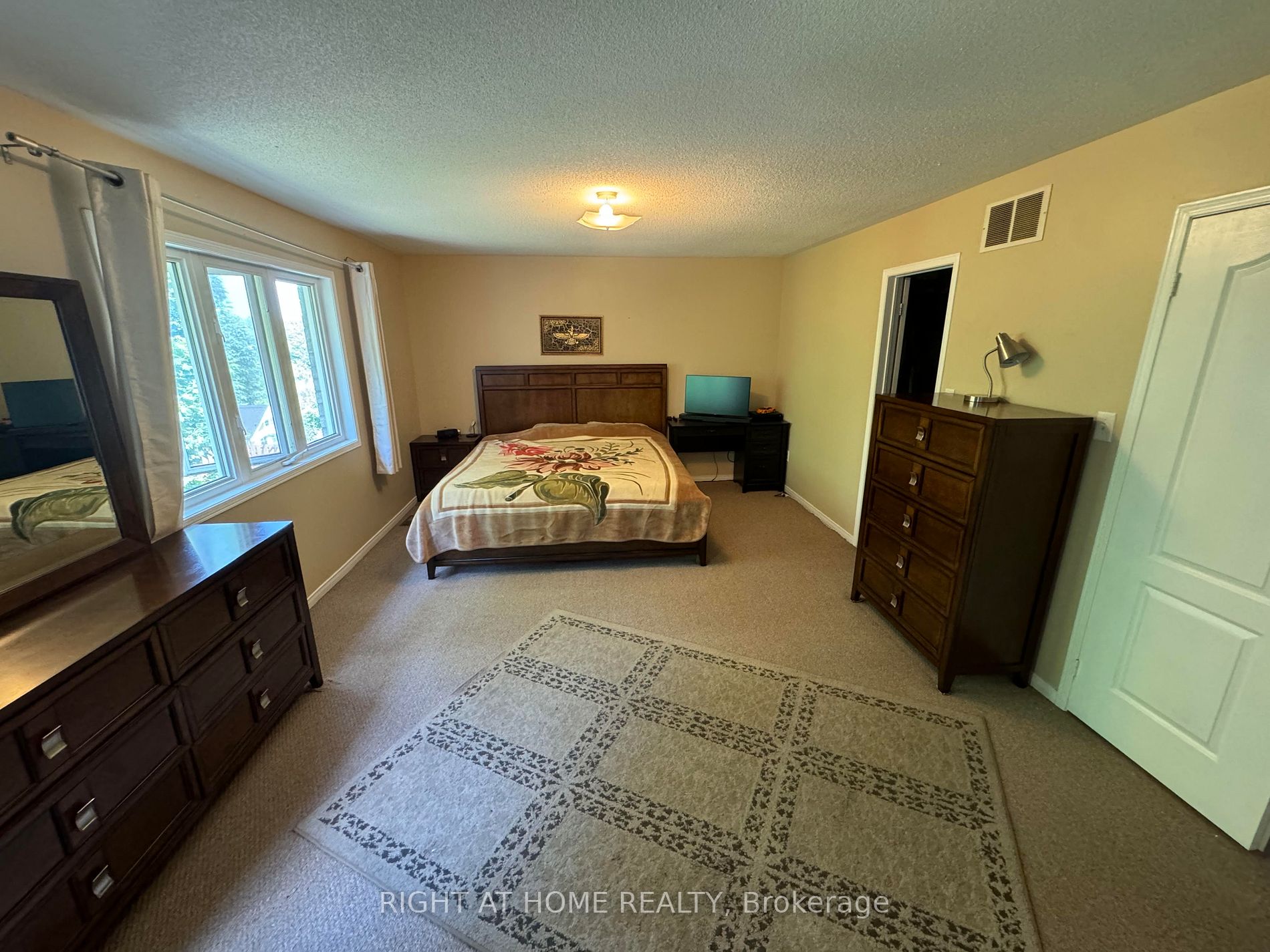 44 Canyon Hill Avenue