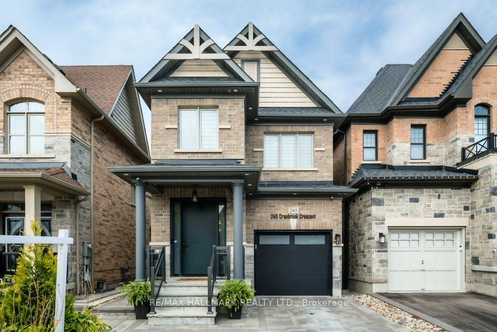 245 Cranbrook Cres