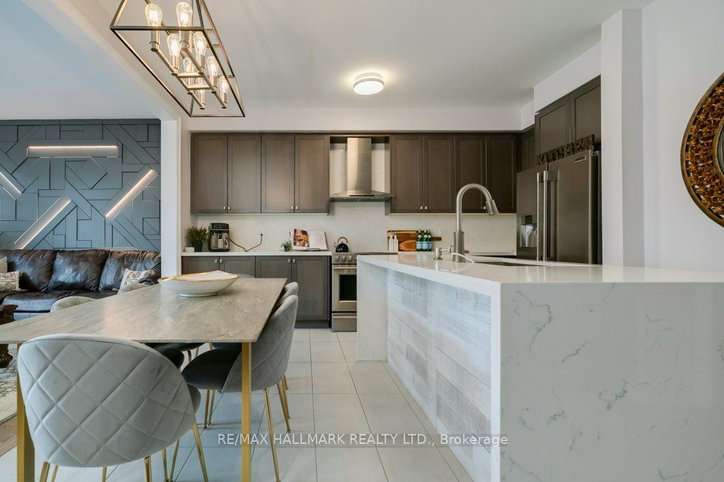 245 Cranbrook Cres