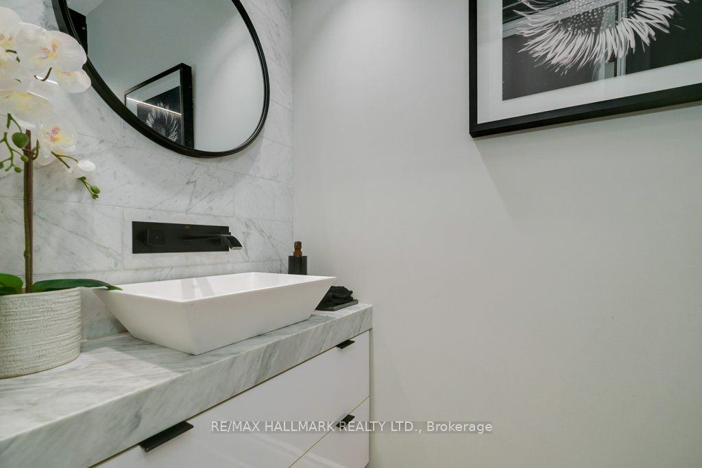 245 Cranbrook Cres