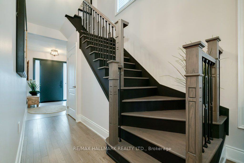 245 Cranbrook Cres