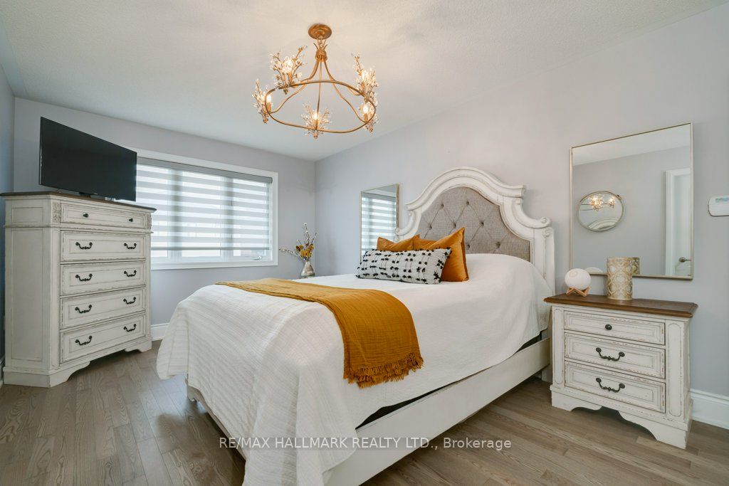 245 Cranbrook Cres