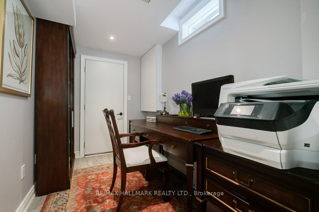 245 Cranbrook Cres